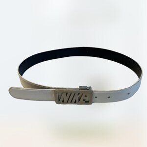 NIKE Vintage Sporty Belt Y2k Black, White, and Silver Vintage Sporty Nike Belt